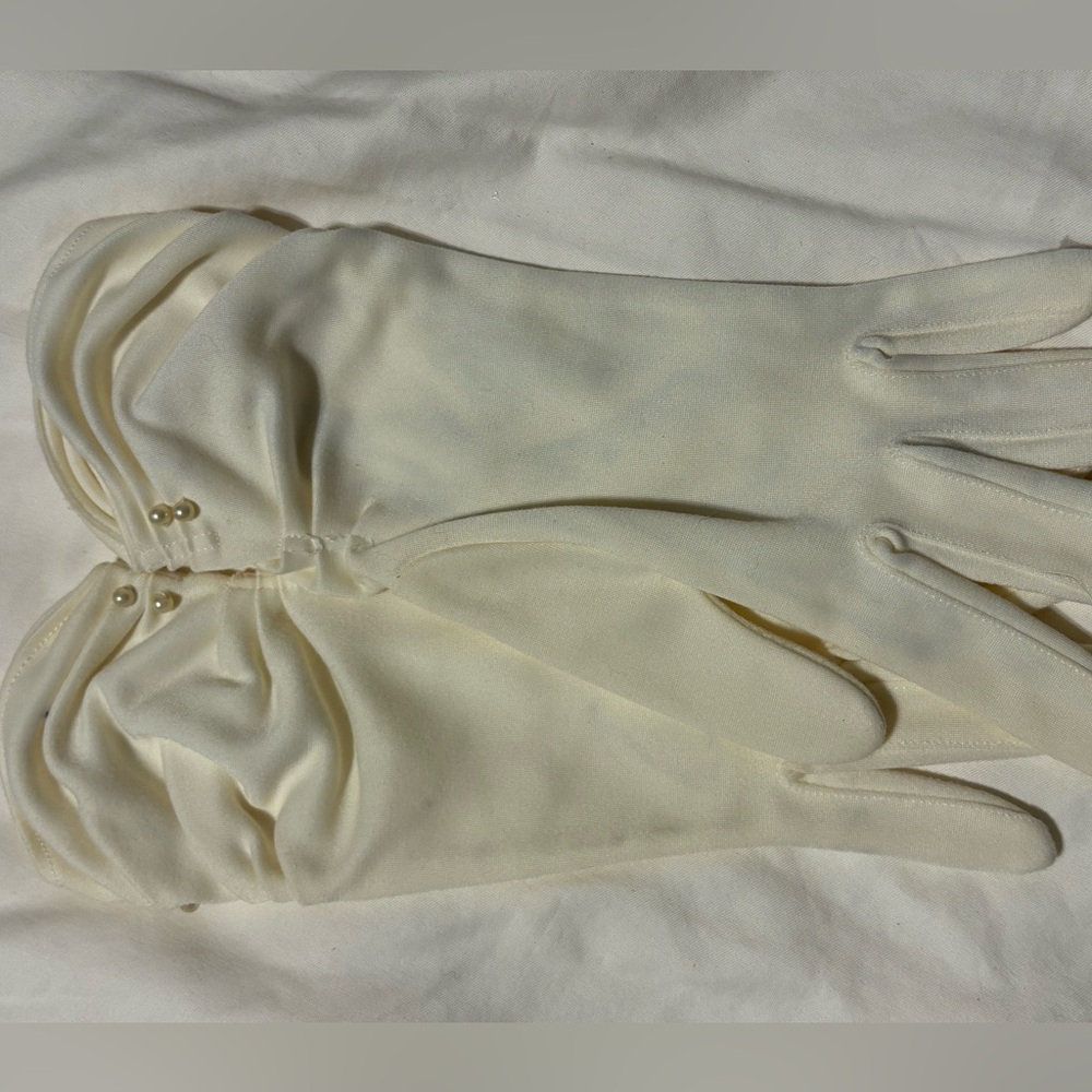 Perfect for Easter! Vintage Women's Gloves